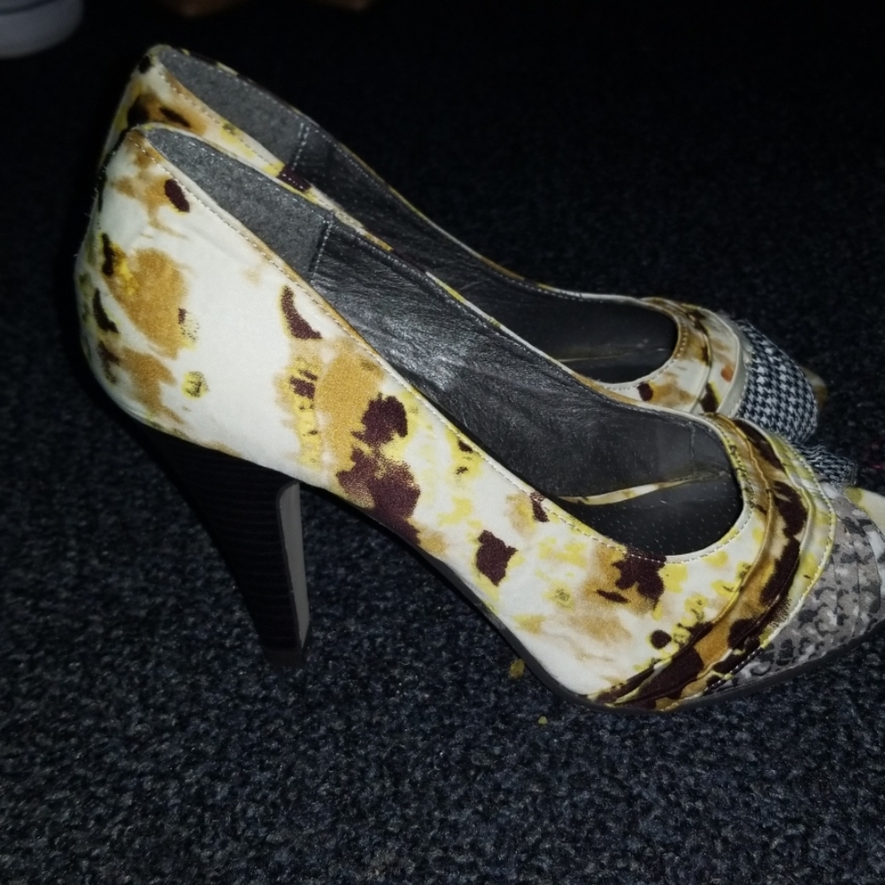 Heels - Picture 3 of 4
